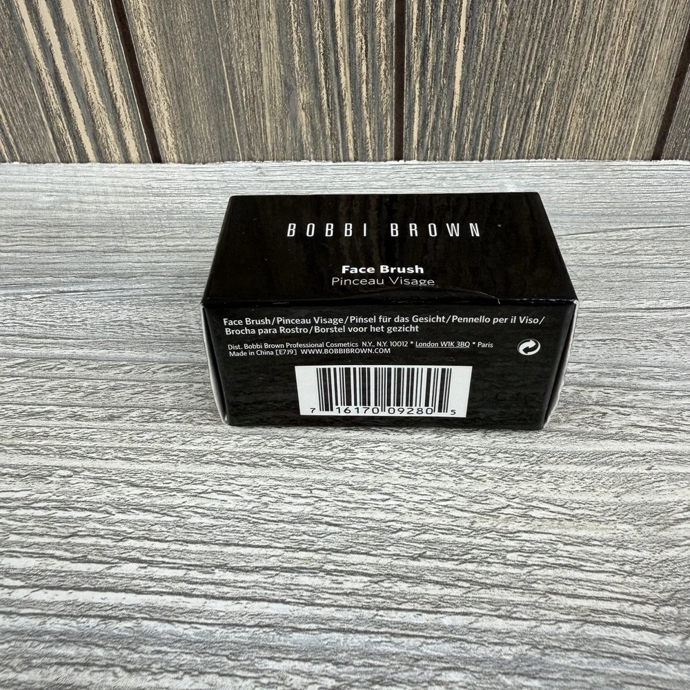 BOBBI BROWN - FACE BRUSH TRAVEL SIZE - 100% AUTHENTIC NIB  MSRP $34